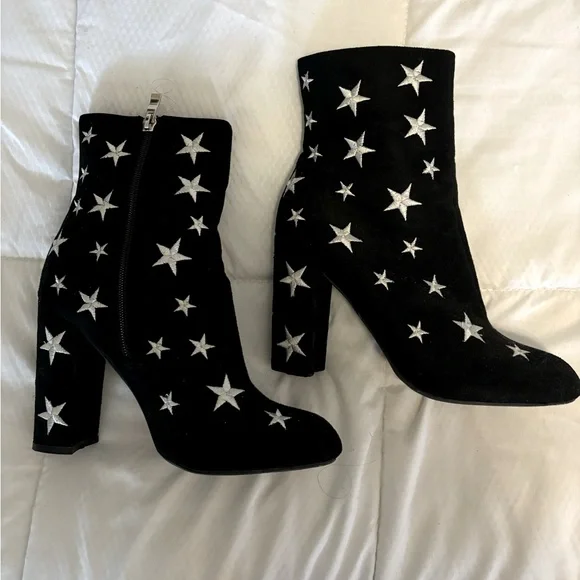 Worn Charlotte Russe Size 8 Black Ankle Boots w/star detail - Picture 2 of 6